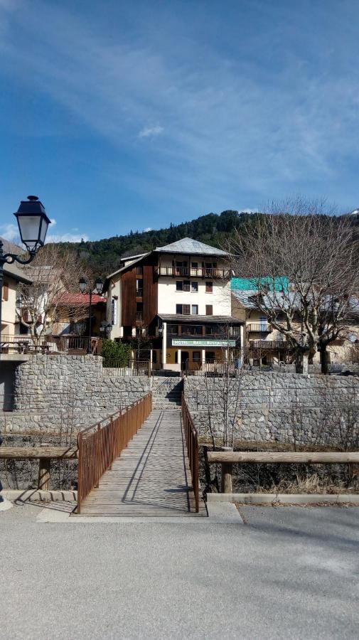 Auberge Roche Grande Entraunes Exterior photo