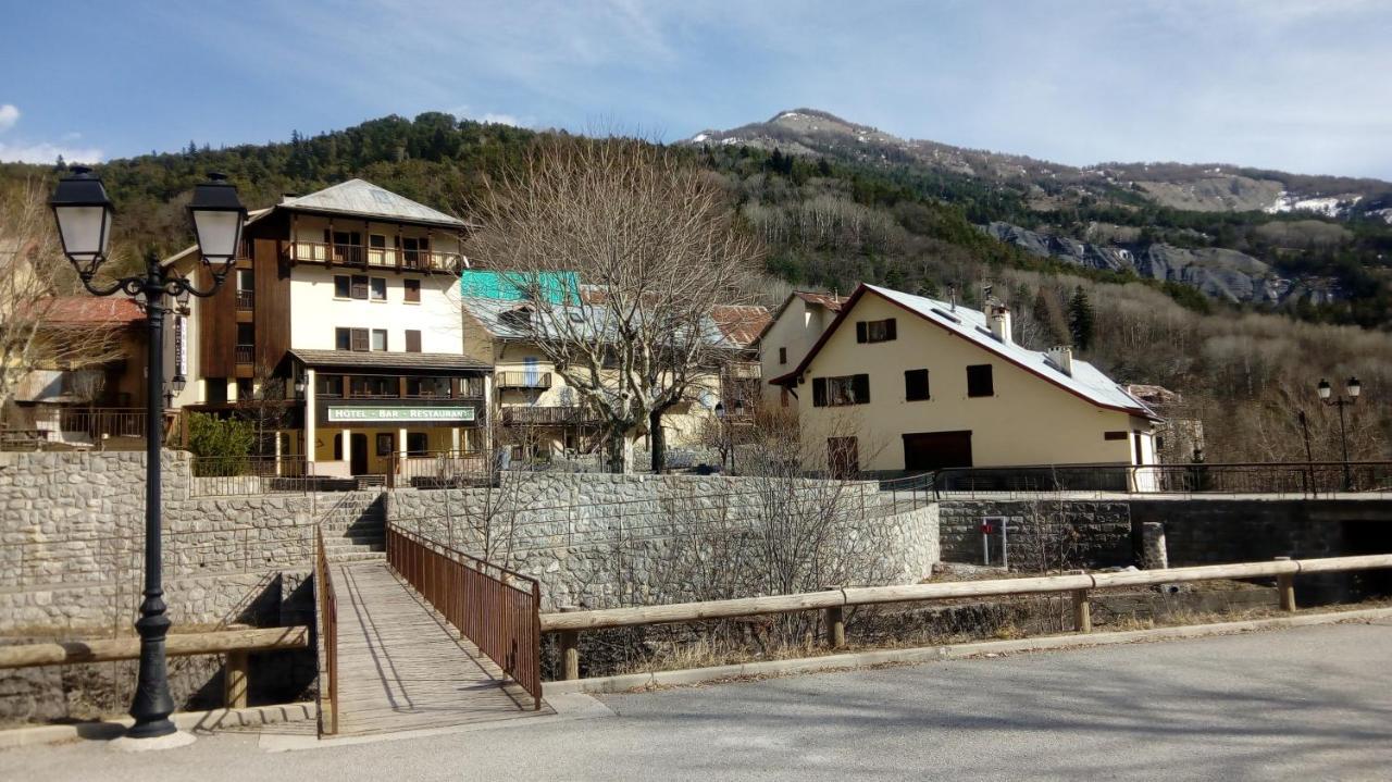 Auberge Roche Grande Entraunes Exterior photo